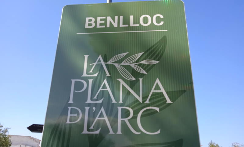 PLANA DE L´ARC RUTAS EN BICI GRAVEL MUY CHULAS 1 cartel de la plana del arc