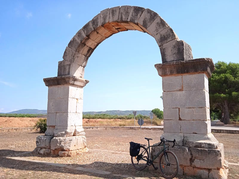 PLANA DE L´ARC RUTAS EN BICI GRAVEL MUY CHULAS