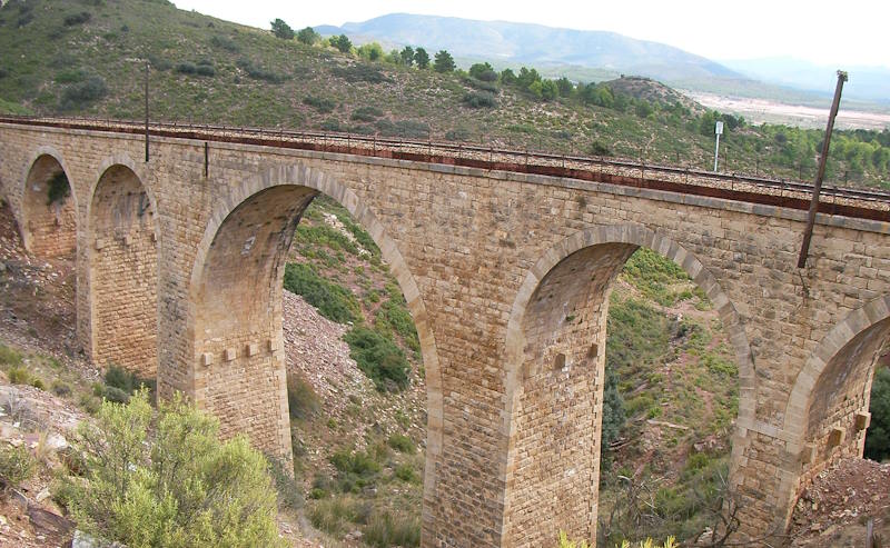 puente via verde ojos negros